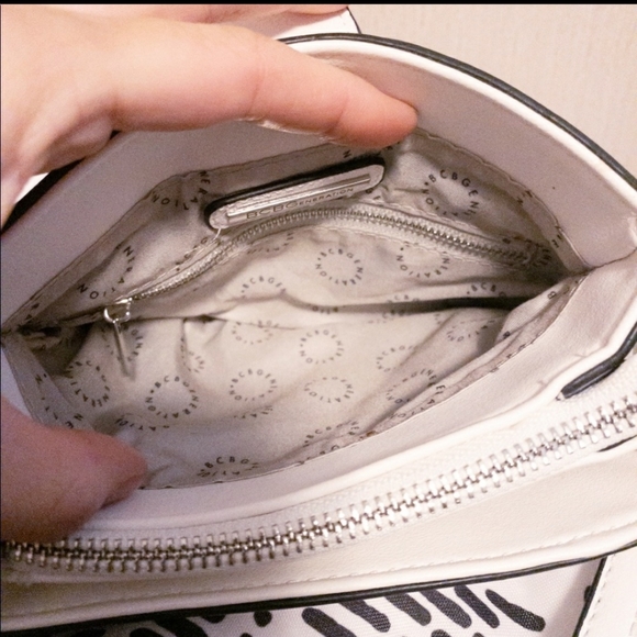 BCBGeneration small purse messenger bag like new white - Picture 8 of 13